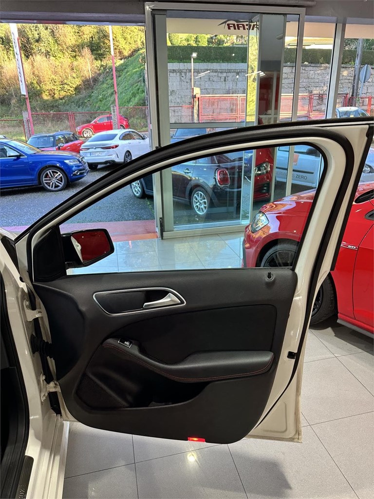 Foto 16 MERCEDES B200 CDI AMG LINE