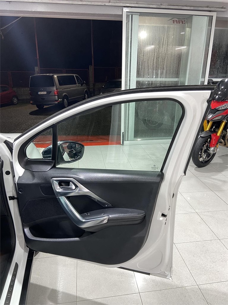 Foto 12 PEUGEOT 2008