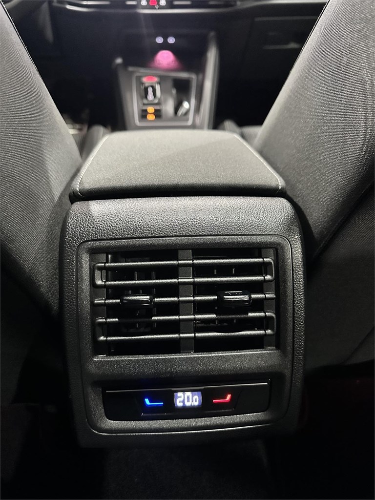 Foto 30 VOLKSWAGEN GOLF 8 GTD